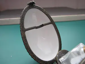 Royal Limoges - Porseleinen Sierei met bloemmotief en parfumflesje kopen? Bied vanaf 50!