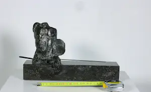 Kiny Copinga - Brons, Stijder met schild en speer kopen? Bied vanaf 400!