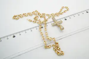 39 - Fraai 18Krt geel-gouden figaro collier & met vrijwel nieuw18kt gouden kruis kopen? Bied vanaf 1100!