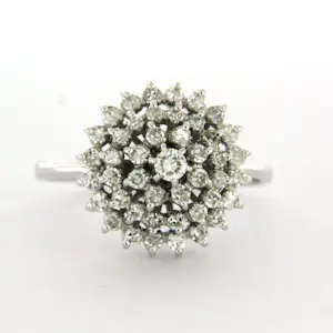 Acheter18k witgouden rozetring bezet met diamanten totaal 0.40 ct - rm 18.25? Enchérissez de 800!