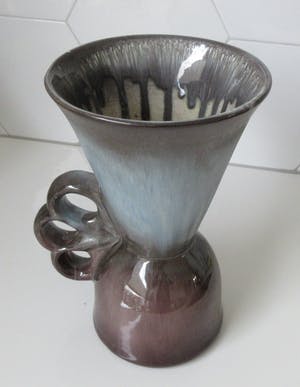 Aardewerkfabriek Katwijk en Klinkenberg Zeist - Art deco Oorvaas met stroomglazuur kopen? Bied vanaf 1!