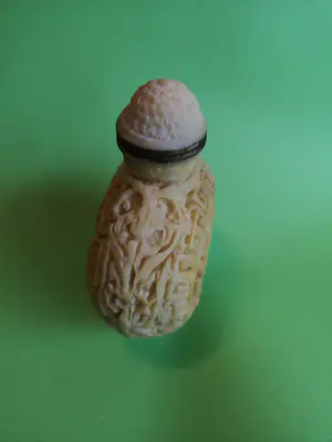 Niet of onleesbaar gesigneerd - Chinees Snuifflesje handgesneden kopen? Bied vanaf 1!