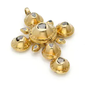 Geelgouden hanger in Georgische stijl welke bezet is met 10 roosdiamanten kopen? Bied vanaf 400!