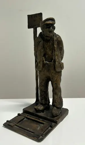 Adri de Waard - “Wachtende reiziger – station Ede-Wageningen” kopen? Bied vanaf 450!