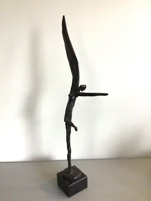 Klaas van den Berg - Zeldzaam sculptuur ( Titel onbekend). kopen? Bied vanaf 149!
