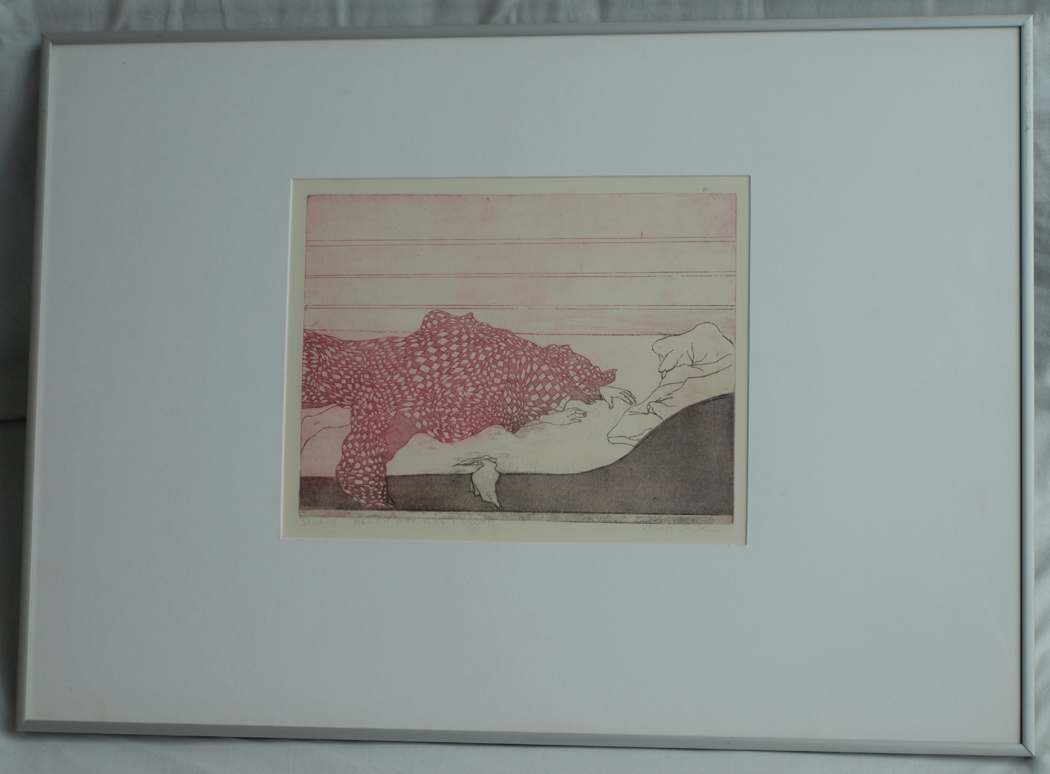 Sylvia Oudkerk - Ets en aquatint , Deken met twee handen – gesigneerd & ingelijst – ca 1977  kopen? Bied vanaf 1!
