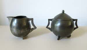 Art deco tinnen suikerpot en melkkan van Zeister Tin Industrie (ZTI) verkocht voor € 1!