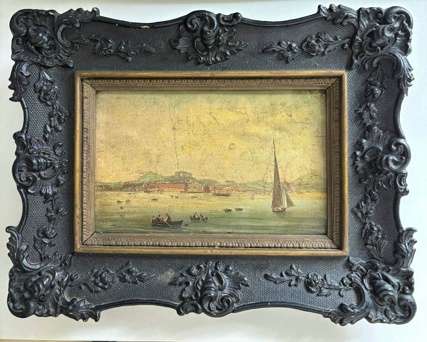 Onbekend - Zeilboot op zee met landschap op de achtergrond verkocht voor € 20!