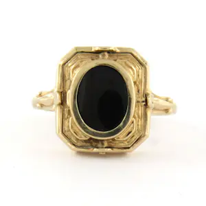 14k geelgouden ring met middenstuk om klap baar bezet met camee en onyx kopen? Bied vanaf 320!