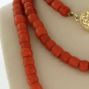 14k gouden slot aan een koralen collier - 80 cm kopen? Bied vanaf 250!