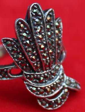 1e gehalte Zilver - Zilveren ring met markesietjes kopen? Bied vanaf 29!