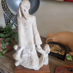 AcheterNiet of onleesbaar gesigneerd - Moeder en kleine kinderen sculptuur Walnut Base door Austin Productions 1978? Enchérissez de 1!