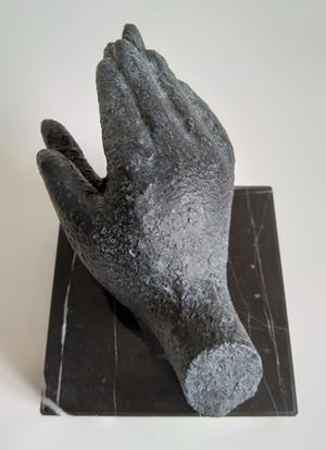 Brons (Onbekend) - prachtig beeld, twee handen, gemengde techniek kopen? Bied vanaf 65!