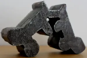 Carel Visser - Oxiderend stalen beeld: twee zusters - 2000 (grote versie) kopen? Bied vanaf 699!