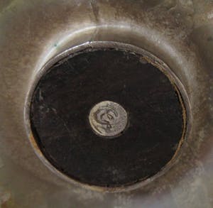 Niet of onleesbaar gesigneerd - Fruit houten bekertje met zwaar verzilverde noppen voet gesigneerd CM kopen? Bied vanaf 1!