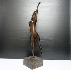 Brons (Onbekend) - "Happy woman". kopen? Bied vanaf 45!