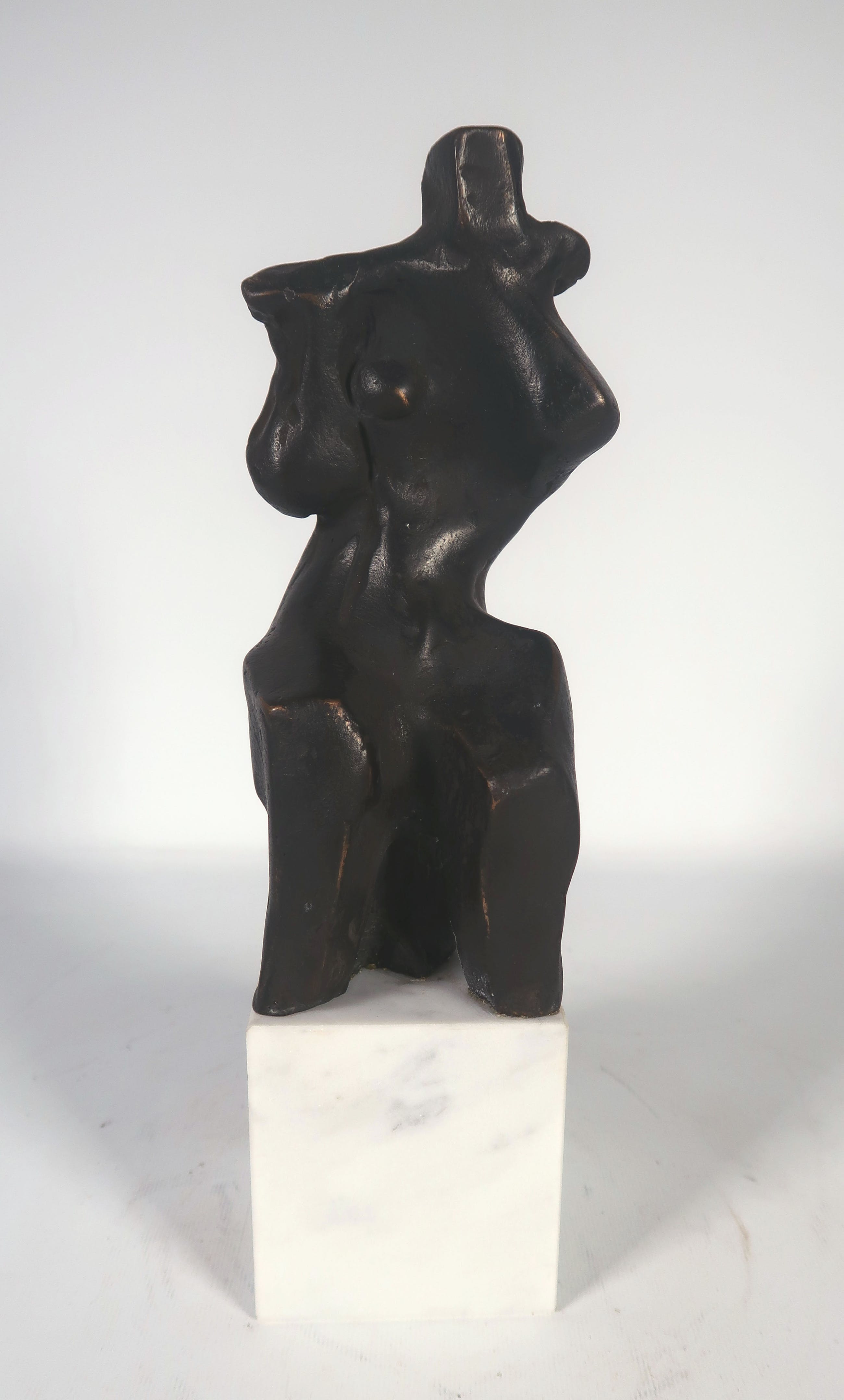 Brons (Onbekend) - Brons en marmer, Abstract figuur verkocht voor € 250!