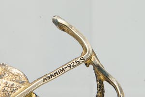 1228- Chique 1e geh. zilver en vergulde Broche/Speld "Herfstblad" gekeurd kopen? Bied vanaf 32!