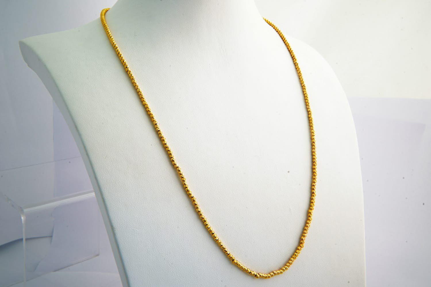 135 - Sierlijk en massief 22 Krt geel-gouden kogel of balletjes collier - kopen? Bied vanaf 760!