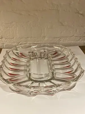 August Walther & Sohne AG - Vintage glazen ovale serveerschaal met rode 'teardrops' kopen? Bied vanaf 40!