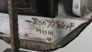 Ron van der Werf - Beeld in gemengde techniek, o.a. hout en textiel, Zonder titel kopen? Bied vanaf 1!