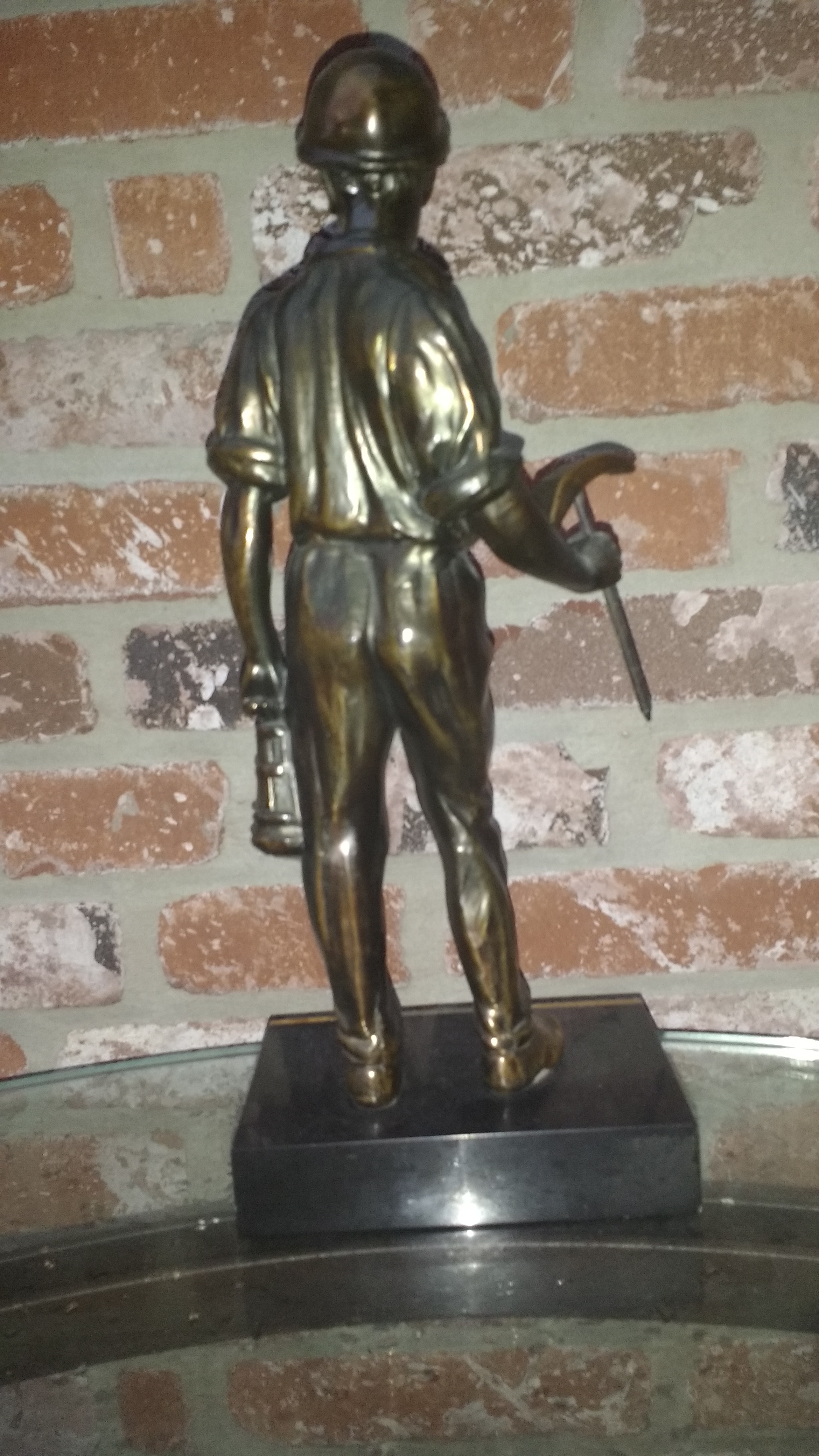 Niet of onleesbaar gesigneerd - Mijnwerker met pikhouweel kopen? Bied vanaf 1!