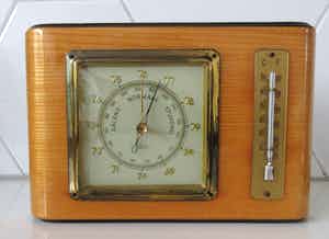 Niet of onleesbaar gesigneerd - Scholz vintage gelakte houten barometer verkocht voor € 1!