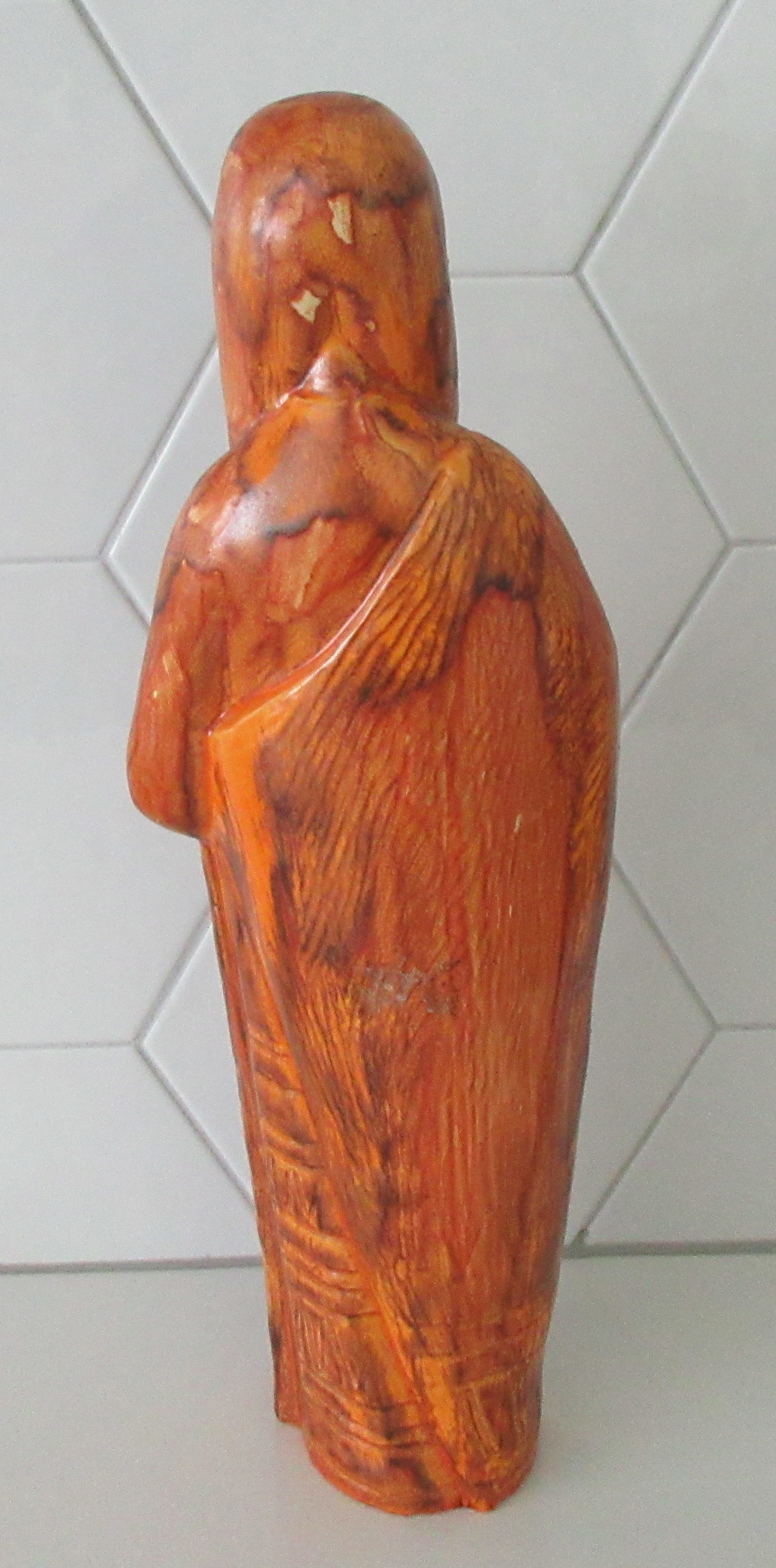 Niet of onleesbaar gesigneerd - Grote oranje art deco faience plastiek van een jonge vrouw kopen? Bied vanaf 1!