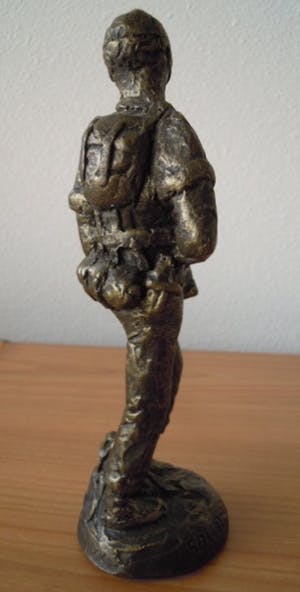 Dick van Wijk - "Soldaat Over Zee 1945-1962" - Verbronsd Beeld. kopen? Bied vanaf 10!