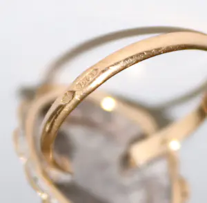 Buy Antieke 14 karaat gouden ring met granaat steen? Bid from 450!