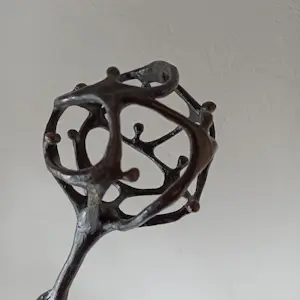 Corry Ammerlaan - Bronzen sculptuur met abstracte figuren kopen? Bied vanaf 20!