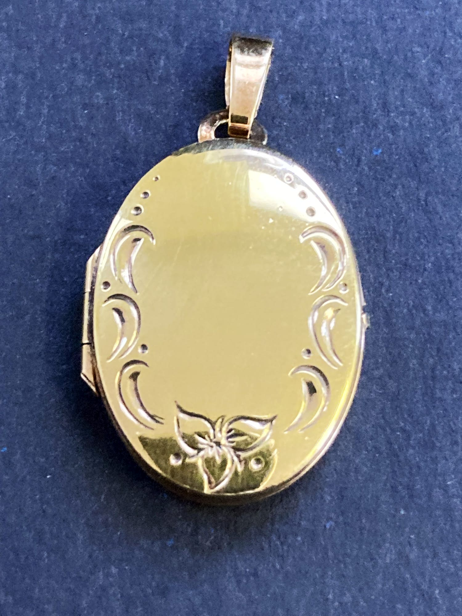 18 karaats geelgouden bewerkt medaillon verkocht voor € 145!