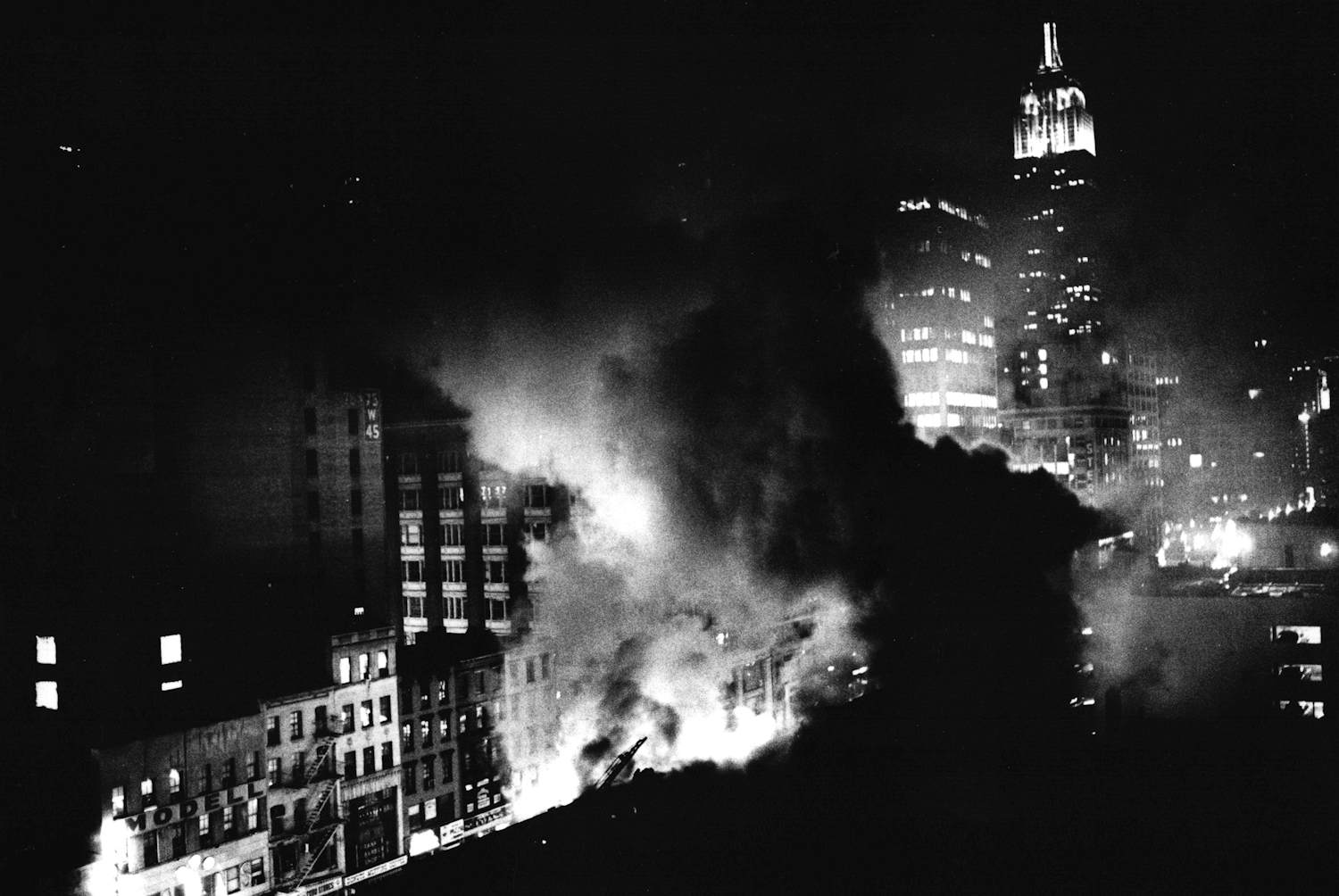 AcheterEddy Posthuma de Boer - Manhattan at night, gelatinezilverdruk? Enchérissez de 175!