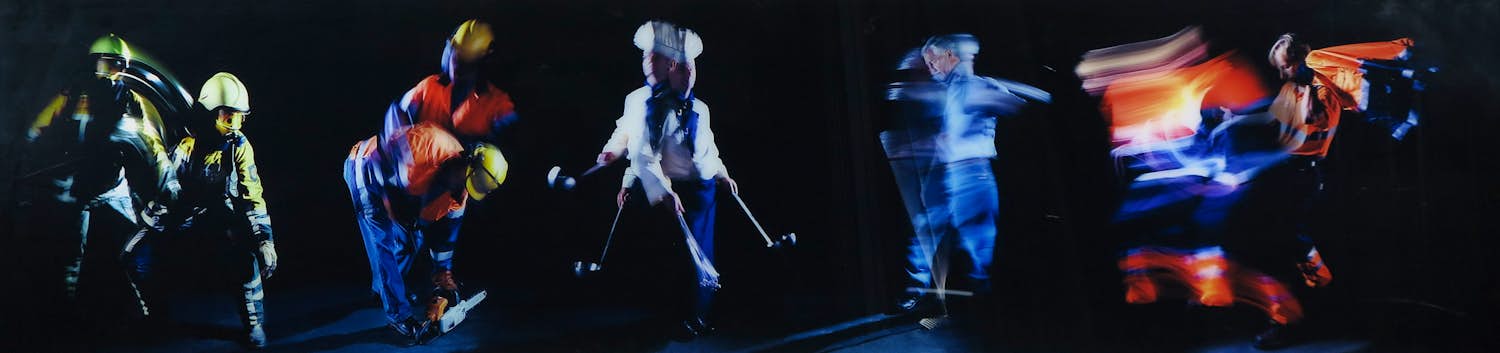 Buy Marte Visser - Foto op dibond, Z.T. (figuren met verschillende professies in beweging) - Groot? Bid from 80!