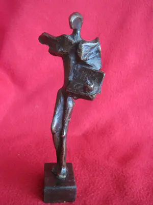 Hans van Eerd - Figuur met boek en appel. kopen? Bied vanaf 75!