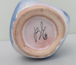 Niet of onleesbaar gesigneerd - Modernistische aardewerken rozensteker (vaas) kopen? Bied vanaf 1!