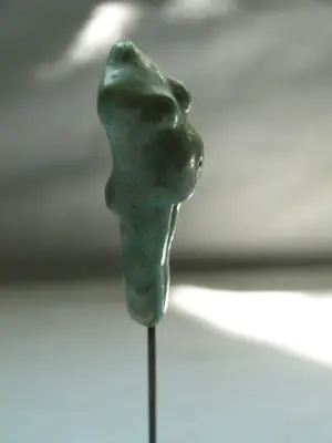 Niet of onleesbaar gesigneerd - Keramieken beeldje , Torso in Verwachting , Vruchtbaarheids-beeldje kopen? Bied vanaf 1!