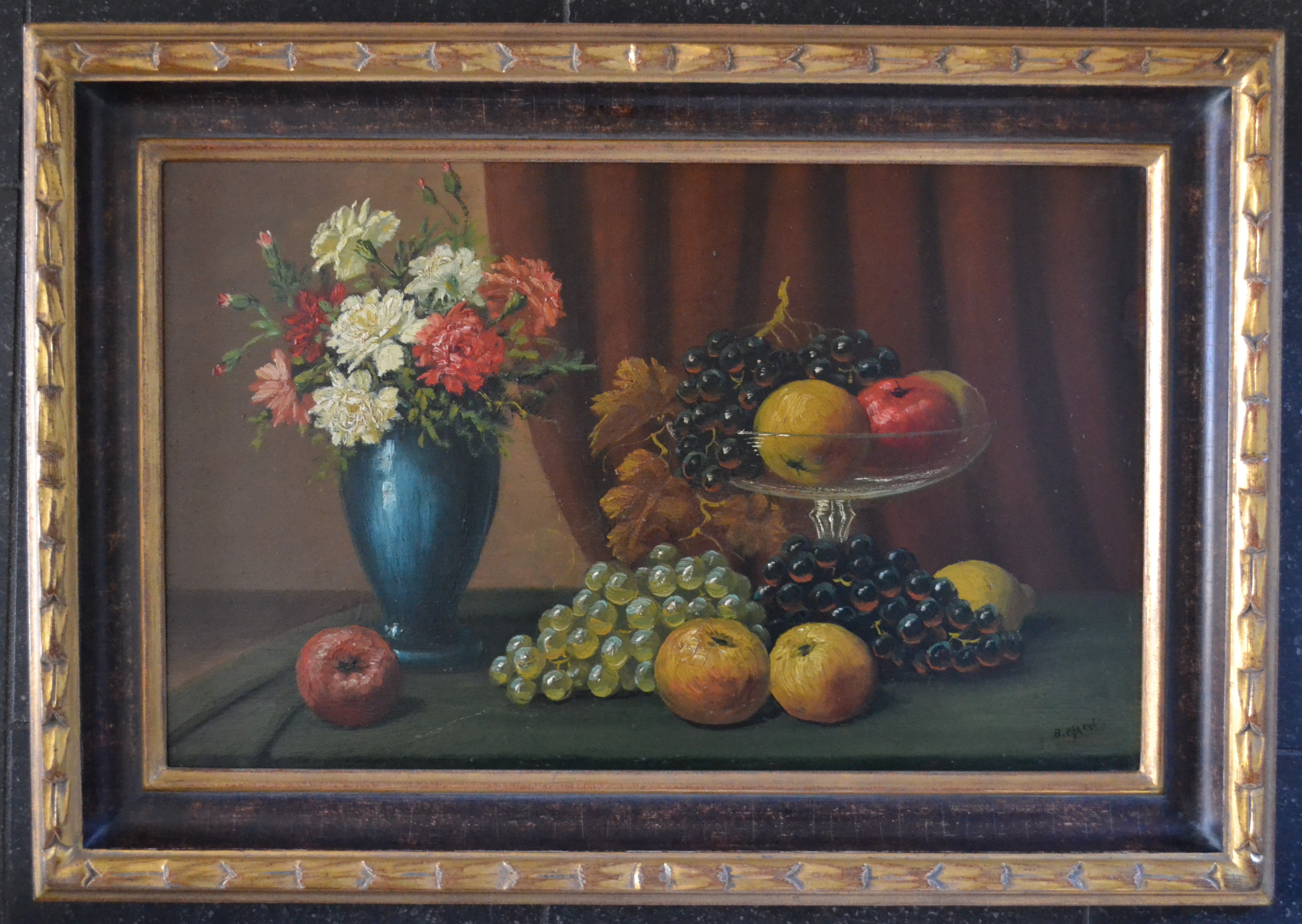 Niet of onleesbaar gesigneerd - Hollandse school (20ste eeuw) - Stilleven van bloemen en fruit kopen? Bied vanaf 1!