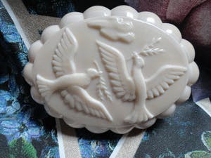 Curt Schlevogt - roze zeepdoos gedecoreerd met vredes duiven kopen? Bied vanaf 1!