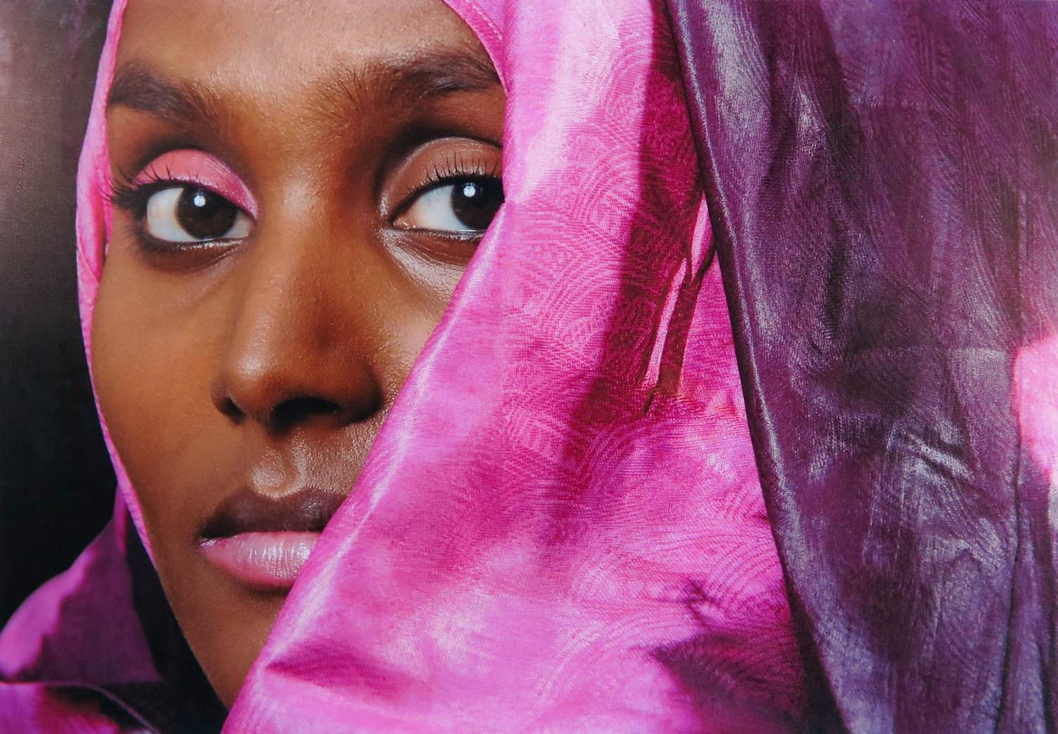 Angele Etoundi Essamba - Foto, Voilee de rose - Dibond verkocht voor € 100!