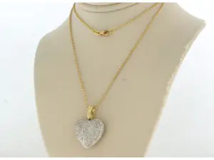 18k gouden collier met een gouden hanger in een vorm van een hart met diamant kopen? Bied vanaf 575!