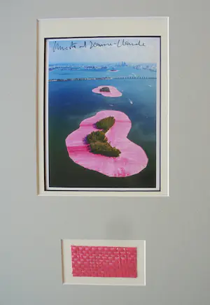 Christo - Project " Surrounded Islands " 1983 - inc. original stofmonster - handgesigneerd kopen? Bied vanaf 149!