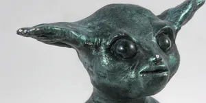 Mitsy Groenendijk - Papier-maché figuur onder glazen stolp, Piêtresses kopen? Bied vanaf 40!