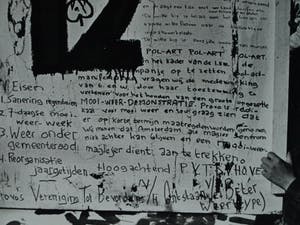 Cor Jaring - Foto , Verkiezingsbord Provo 1966 - ingelijst - 1987 kopen? Bied vanaf 75!