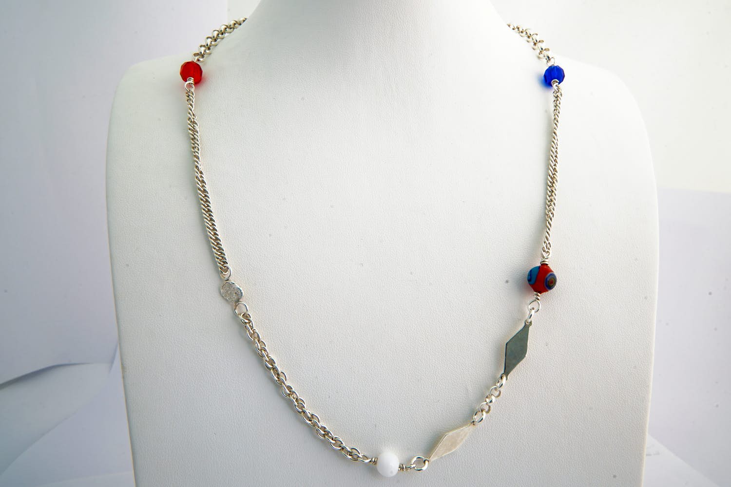 155 -  Vrijwel nieuw Surinaams 1e  gehalte Zilveren Alla Kondre hals sieraad kopen? Bied vanaf 25!