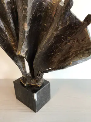 Bernadette Leijdekkers - Sculptuur “ Samen Sterk “. zeldzaam kopen? Bied vanaf 149!