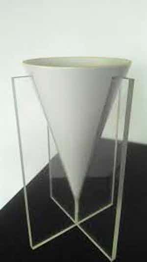 Koninklijke Tichelaar Makkum - Bert Pompe Delta vaas wit verkocht voor € 36!