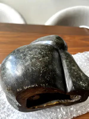 Ati Emmerik - bronzen sculptuur - Niemand mag mijn tranen zien kopen? Bied vanaf 400!