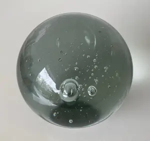 Niet of onleesbaar gesigneerd - Twee glazen Presse Papiers Uncontrolled Airbubbles kopen? Bied vanaf 1!