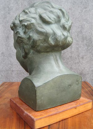 Niet of onleesbaar gesigneerd - Buste van een jonge meid. kopen? Bied vanaf 10!